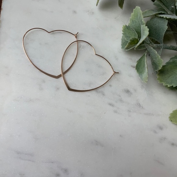 The Hazel - Dainty Heart Hoop Earrings - Picture 4 of 4